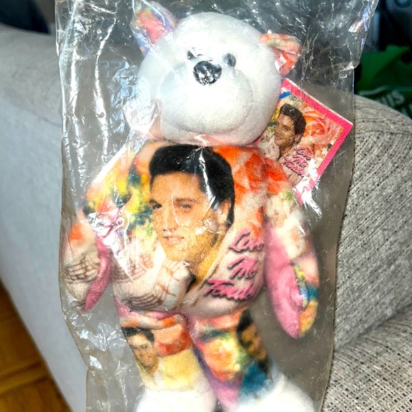 Elvis - Picture 1 of 6